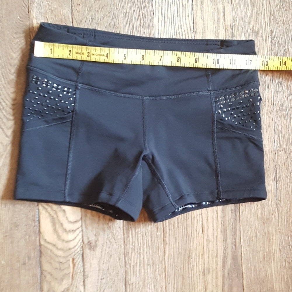 Lululemon boogie? Shorts size 4